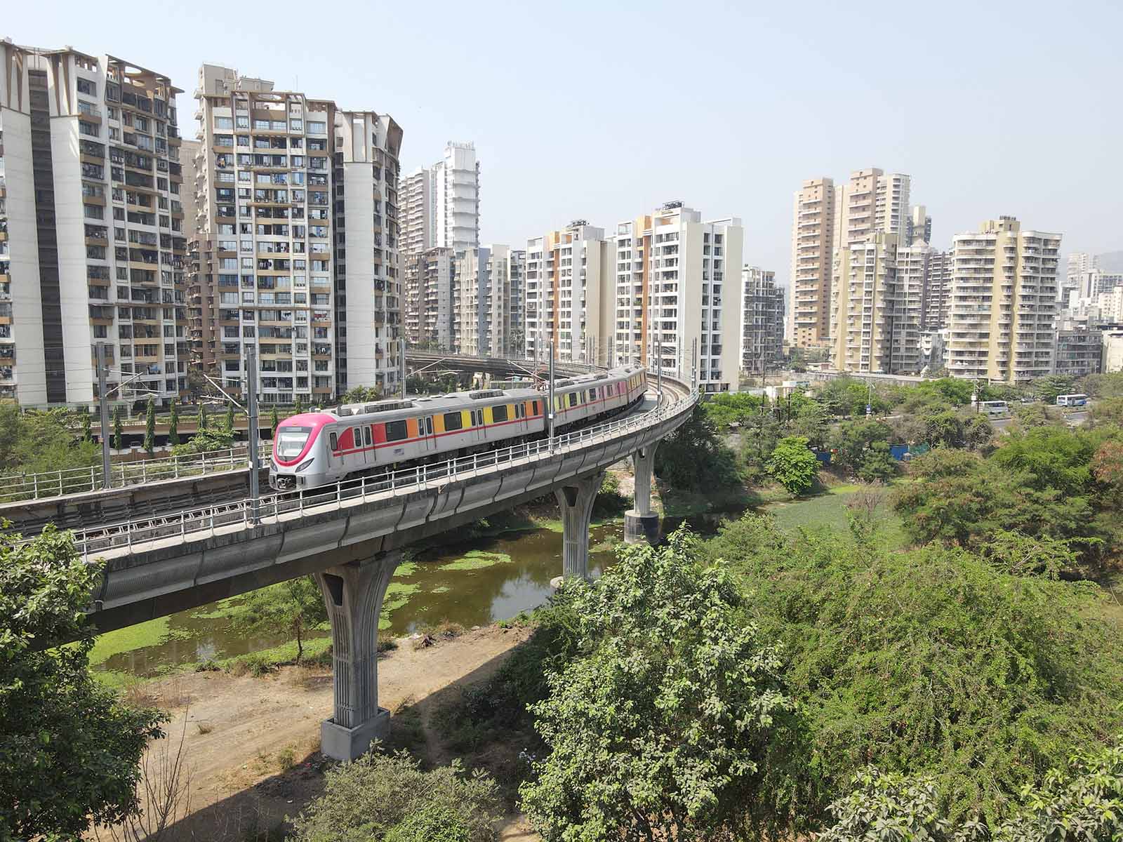 CIDCO Navi Mumbai Metro receives overwhelming response from citizens  4 lakh passengers travelled within one month